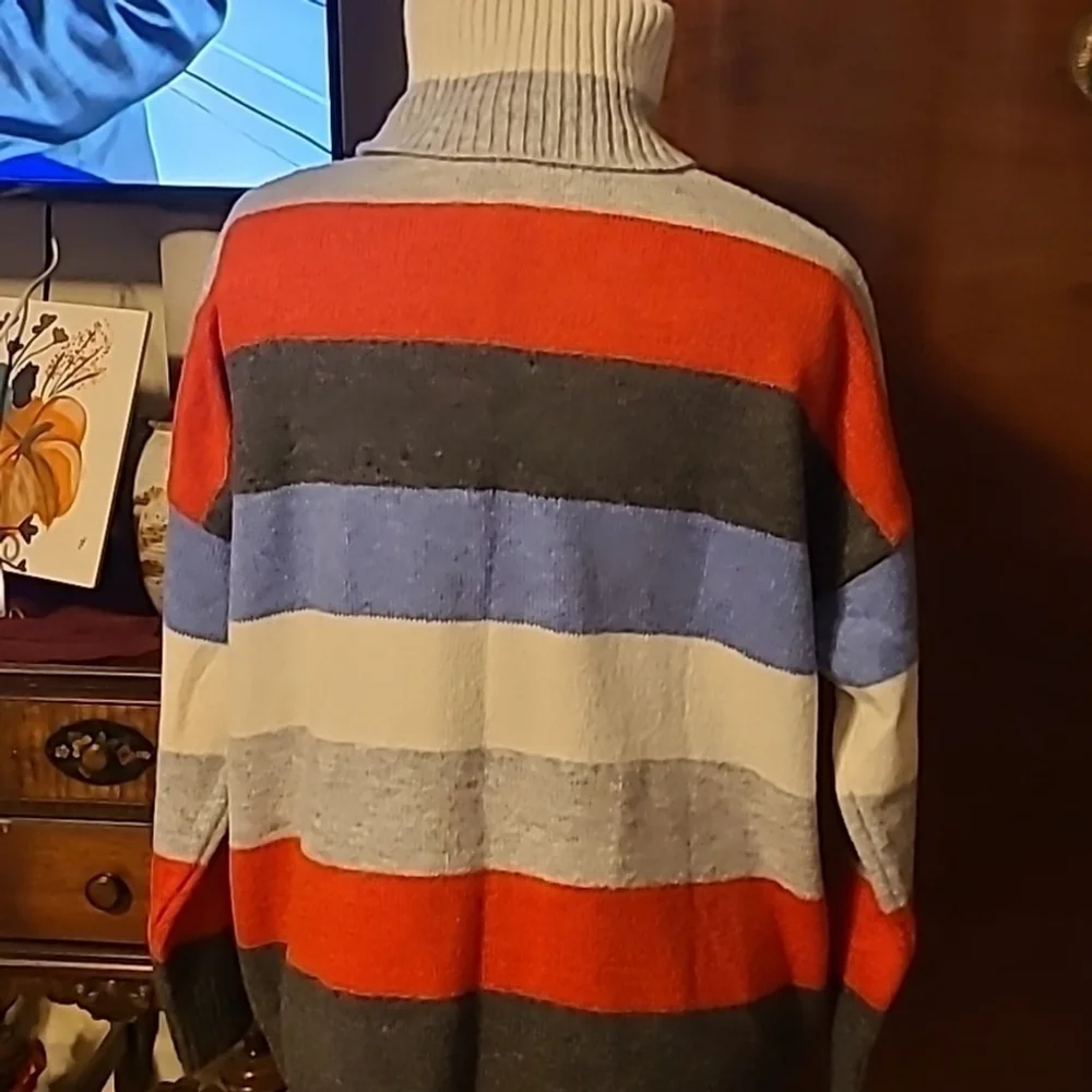 Milan kisses striped turtleneck sweater Sz XL (#650) excellent condition.